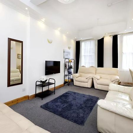אדינבורו Joivy 3 Bed Flat In Old Town, Close To Grassmarket מראה חיצוני תמונה