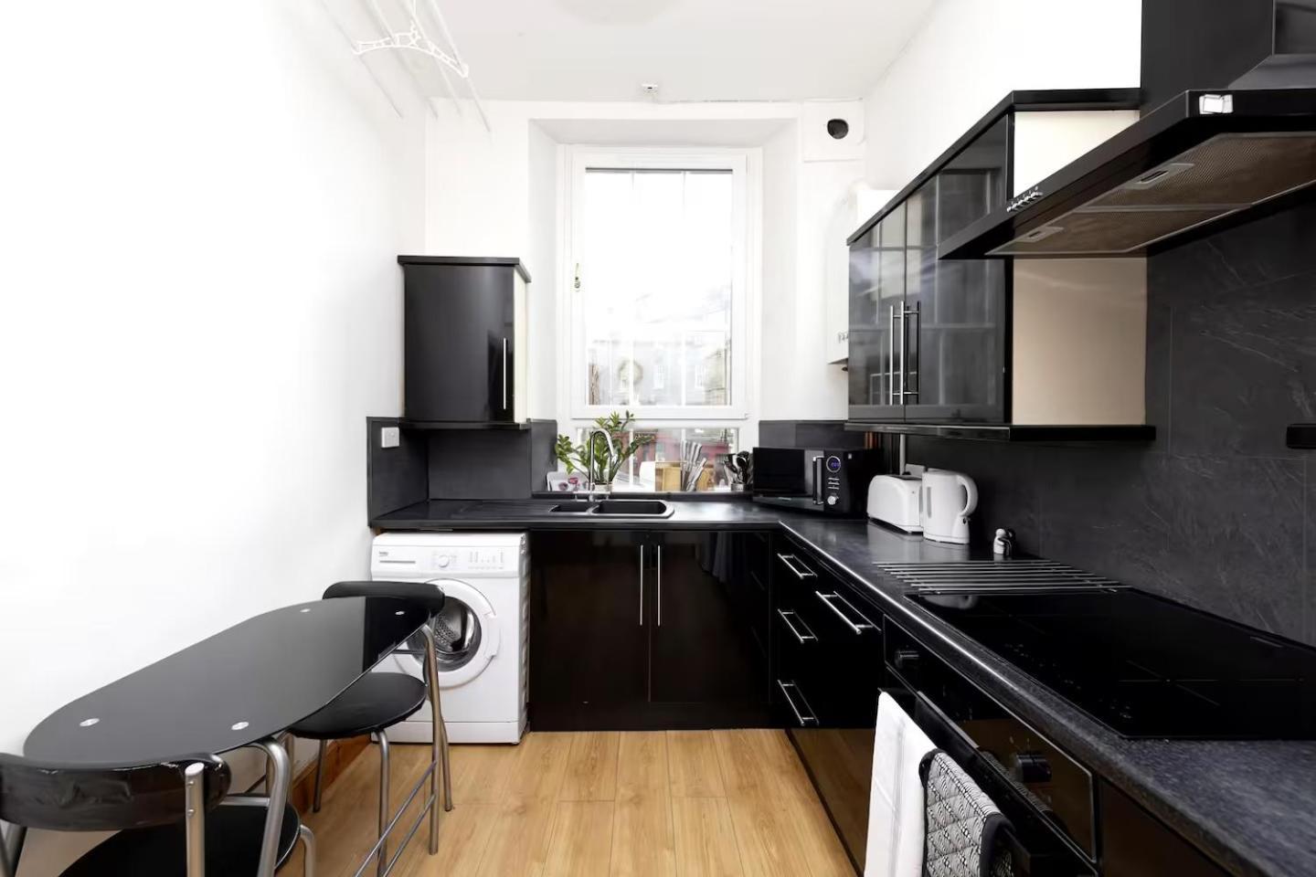 אדינבורו Joivy 3 Bed Flat In Old Town, Close To Grassmarket מראה חיצוני תמונה