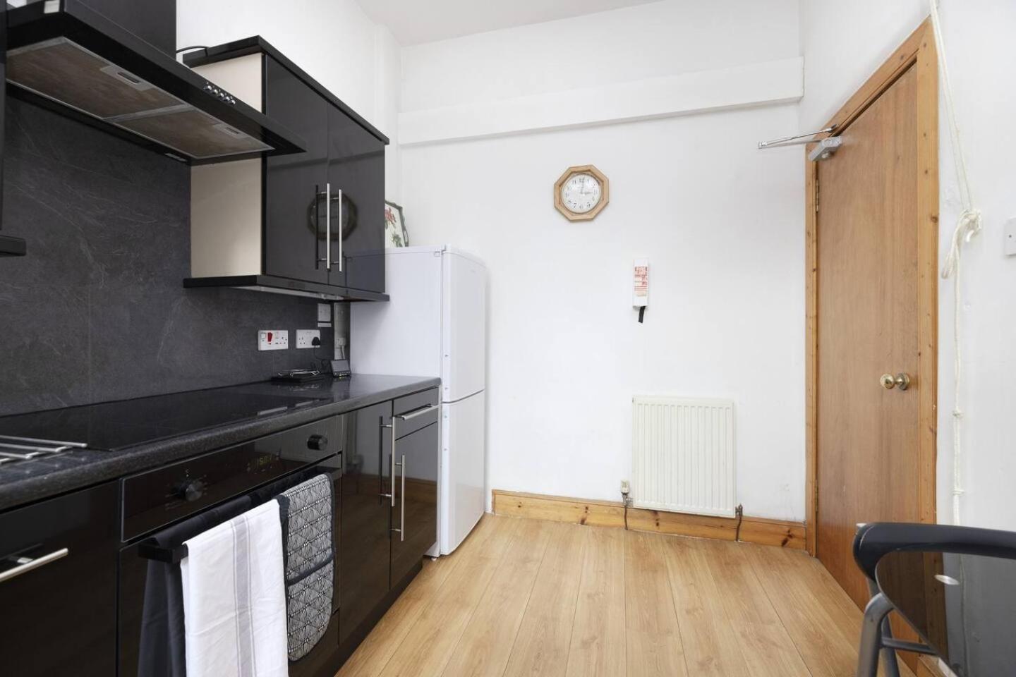 אדינבורו Joivy 3 Bed Flat In Old Town, Close To Grassmarket מראה חיצוני תמונה